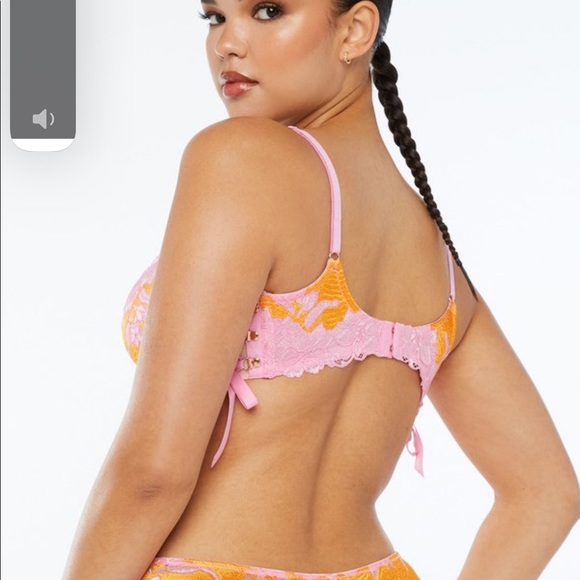 SAVAGE X FENTY | Lace'd Up Padded Low Balconette Bra - Picture 4 of 4